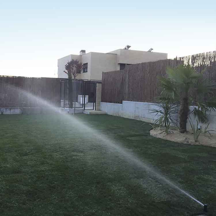 Empresa especialista en servicios de riego para jardines en Madrid